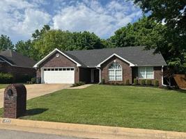 featured image of 1623 N Garden Ave