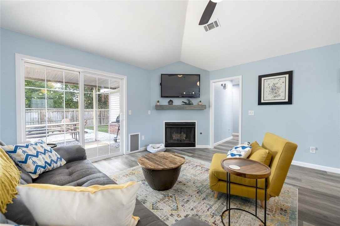 810 Se E Ct - Photo 3 of 22
