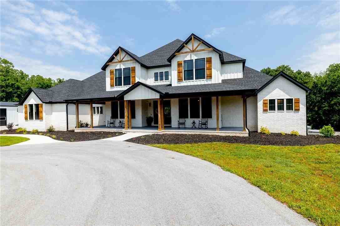 2762 Wilson Ln - Photo 5 of 50