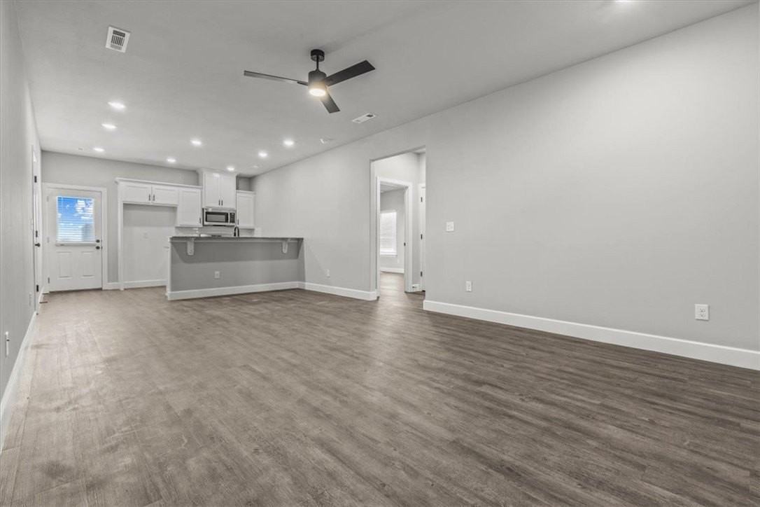 1050 Sunshine Ct - Photo 2 of 18