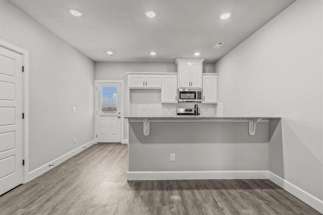1050 Sunshine Ct - Photo 3 of 18