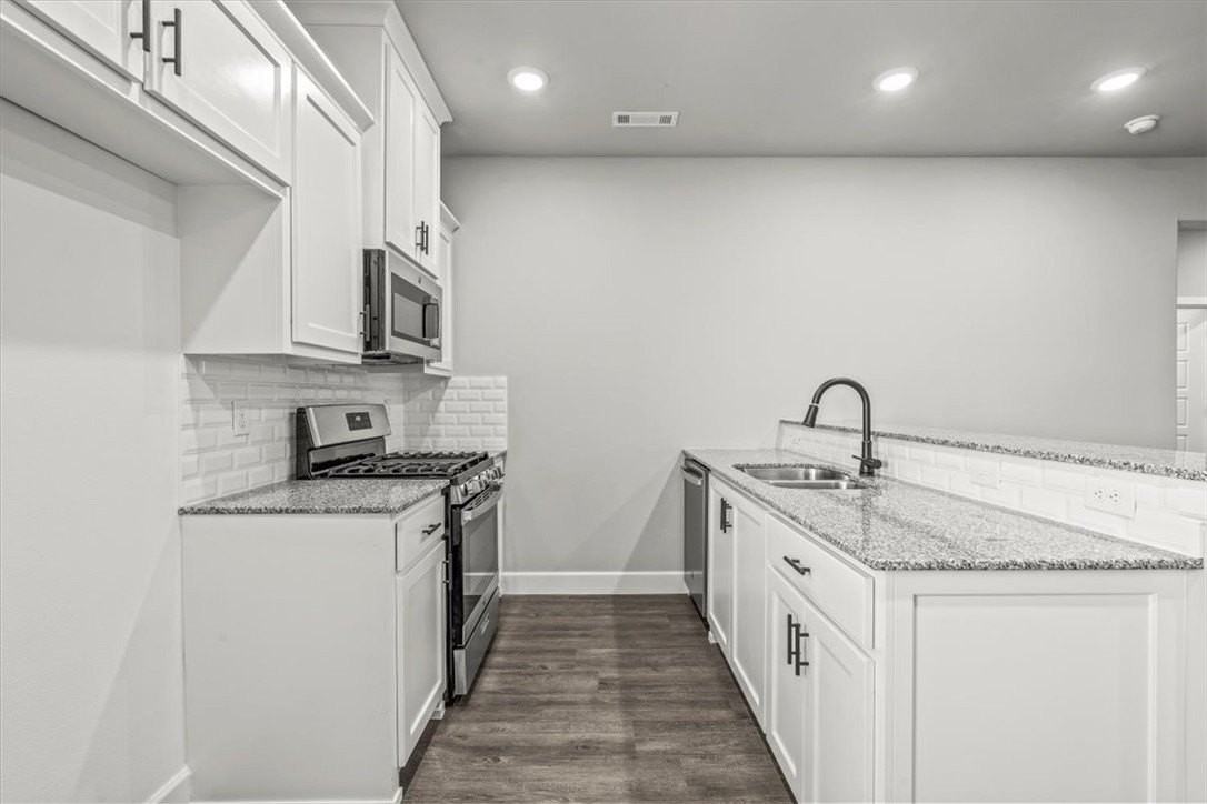 1050 Sunshine Ct - Photo 4 of 18