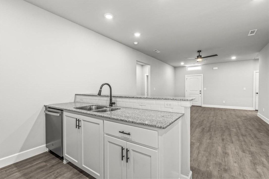 1050 Sunshine Ct - Photo 7 of 18
