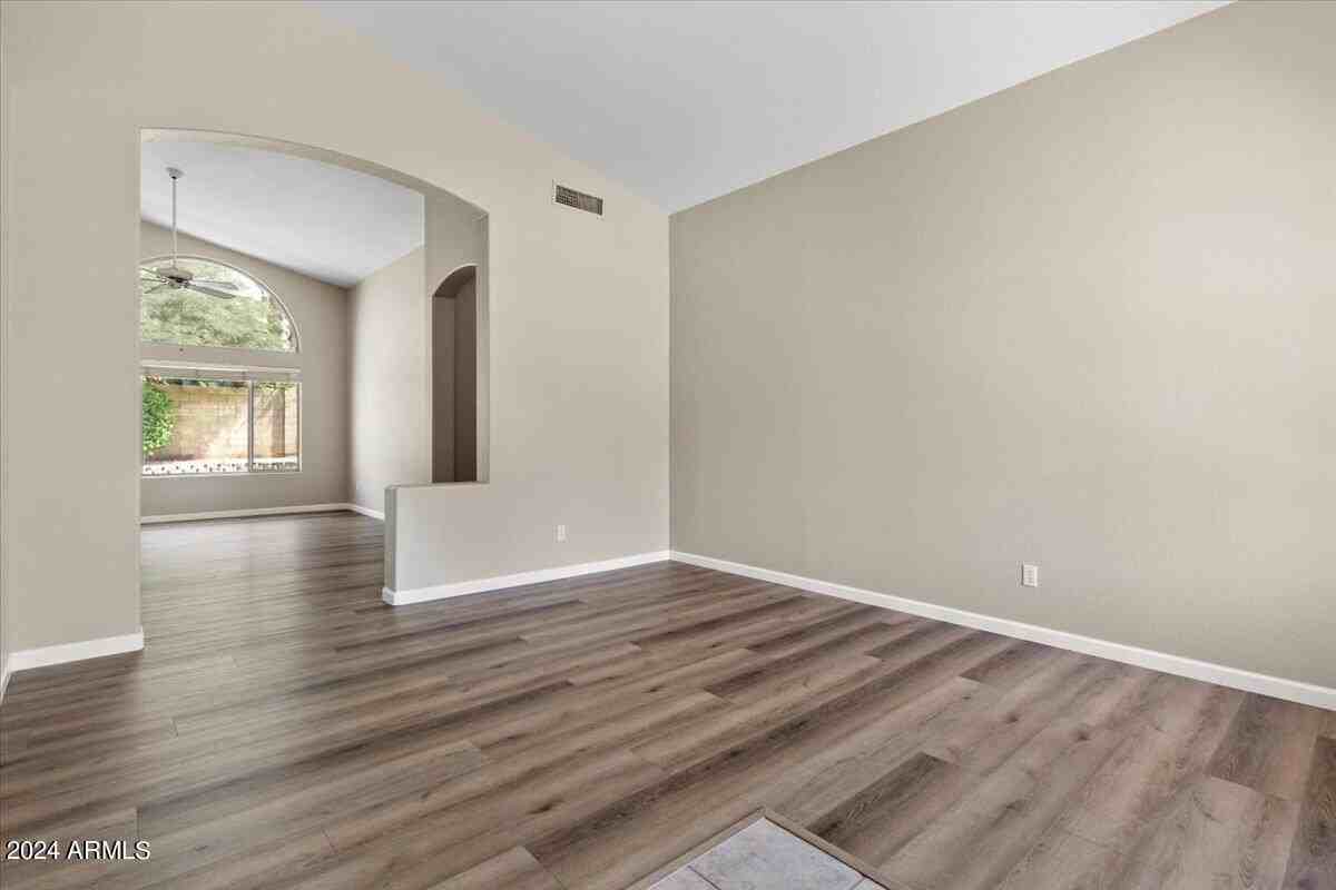 312 E Mesquite St - Photo 3 of 44
