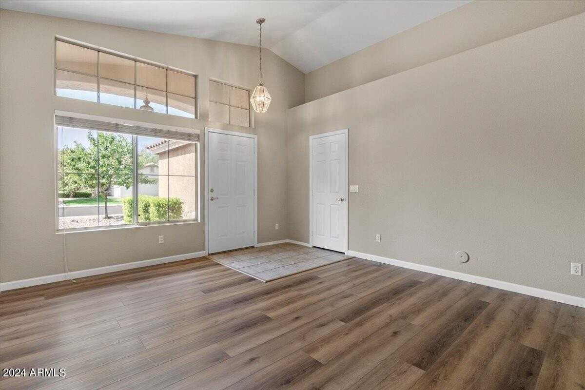 312 E Mesquite St - Photo 5 of 44