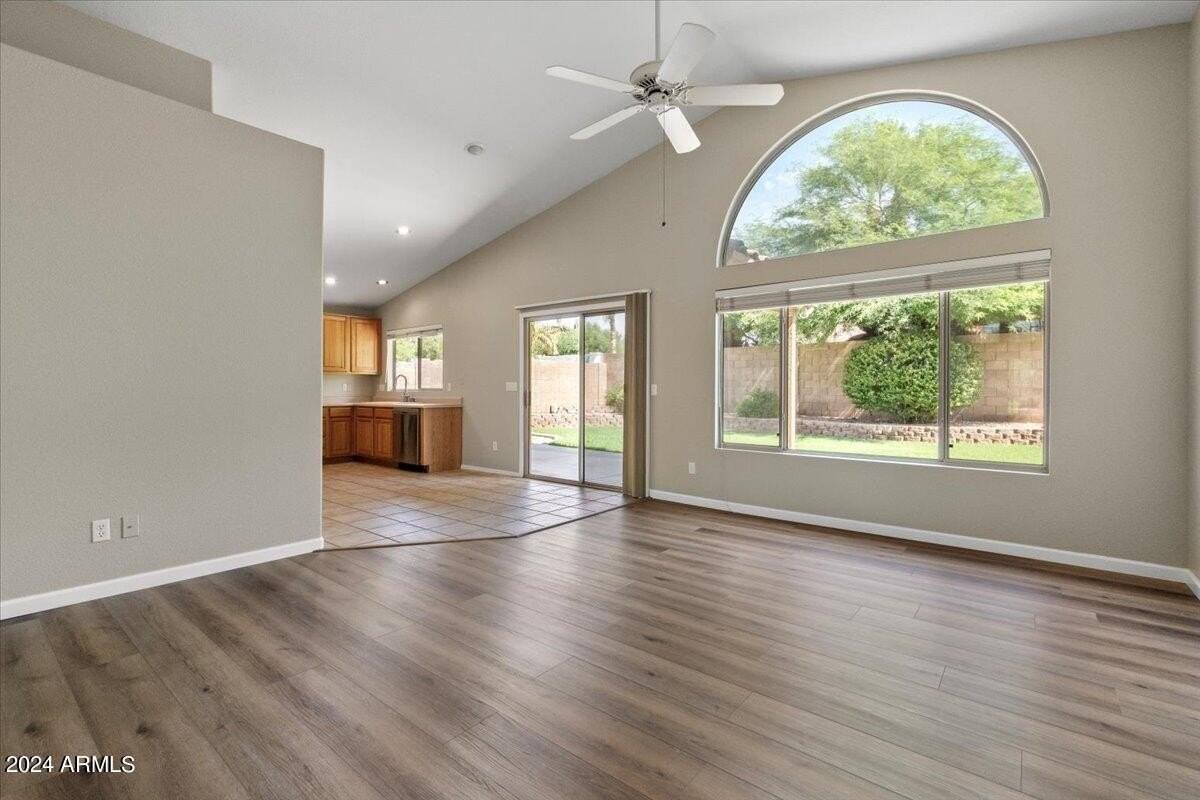 312 E Mesquite St - Photo 7 of 44