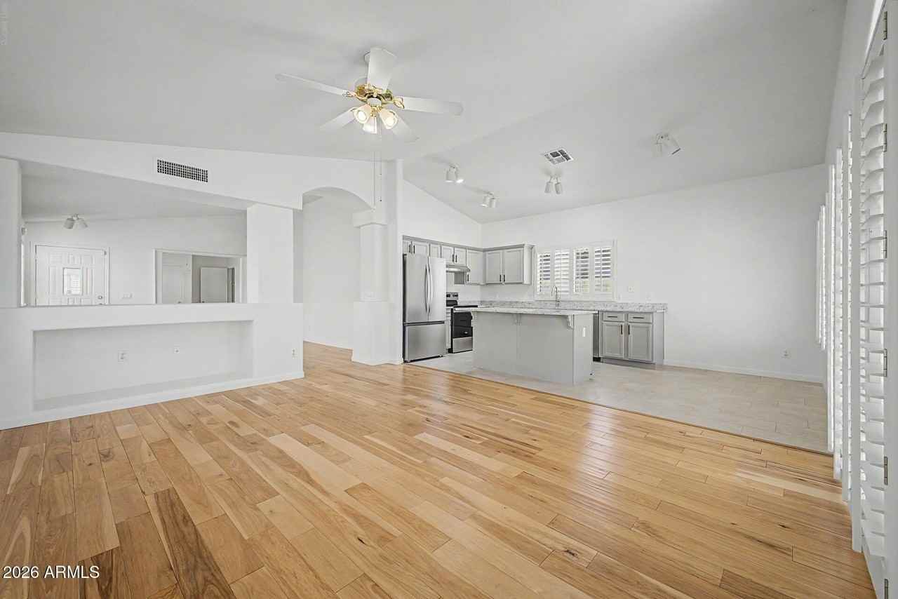 4626 E Charleston Ave - Photo 5 of 33