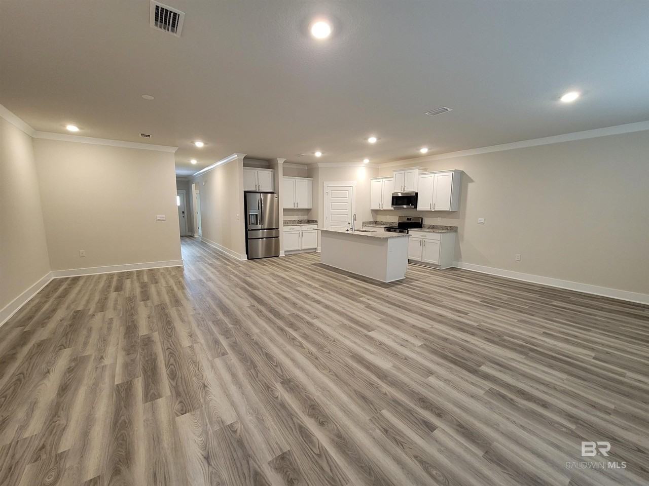 1045 Hayward Loop - Photo 3 of 19