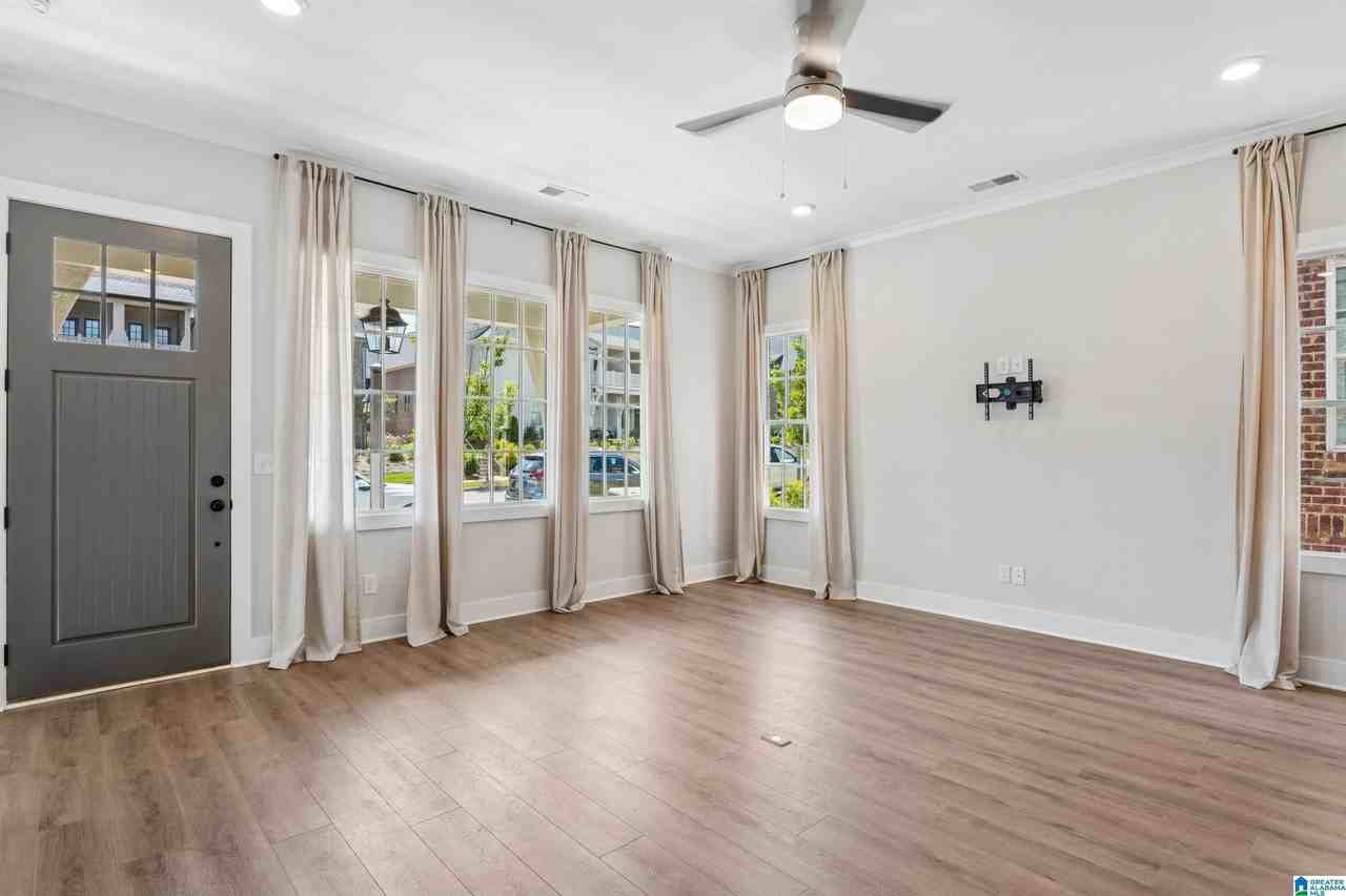 Silas Ave - Photo 3 of 31