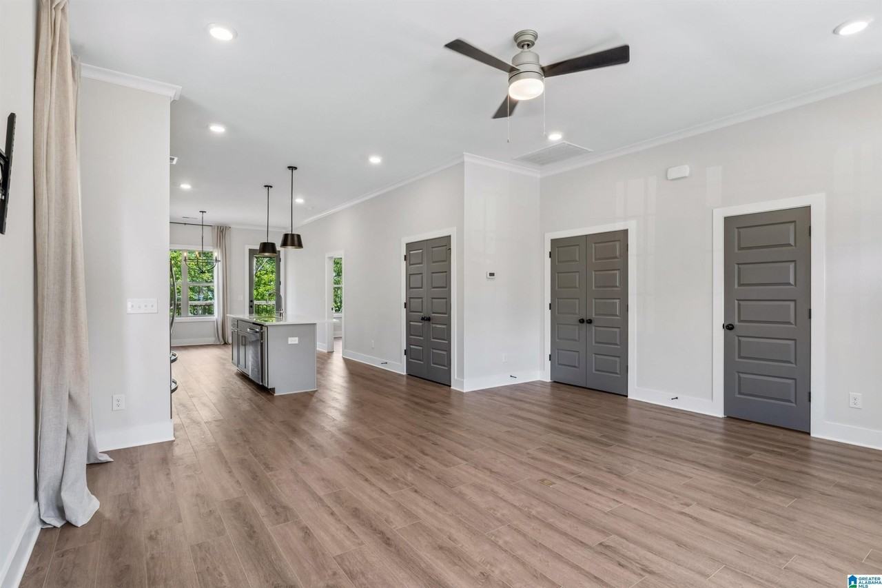 Silas Ave - Photo 4 of 31