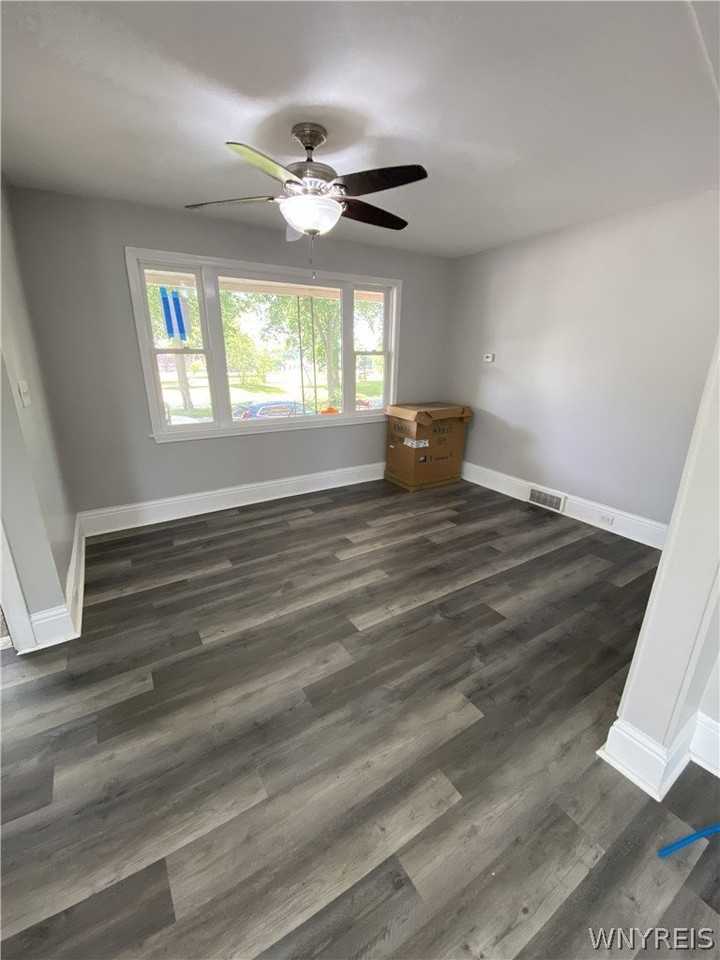 811 Columbus Pkwy - Photo 2 of 20