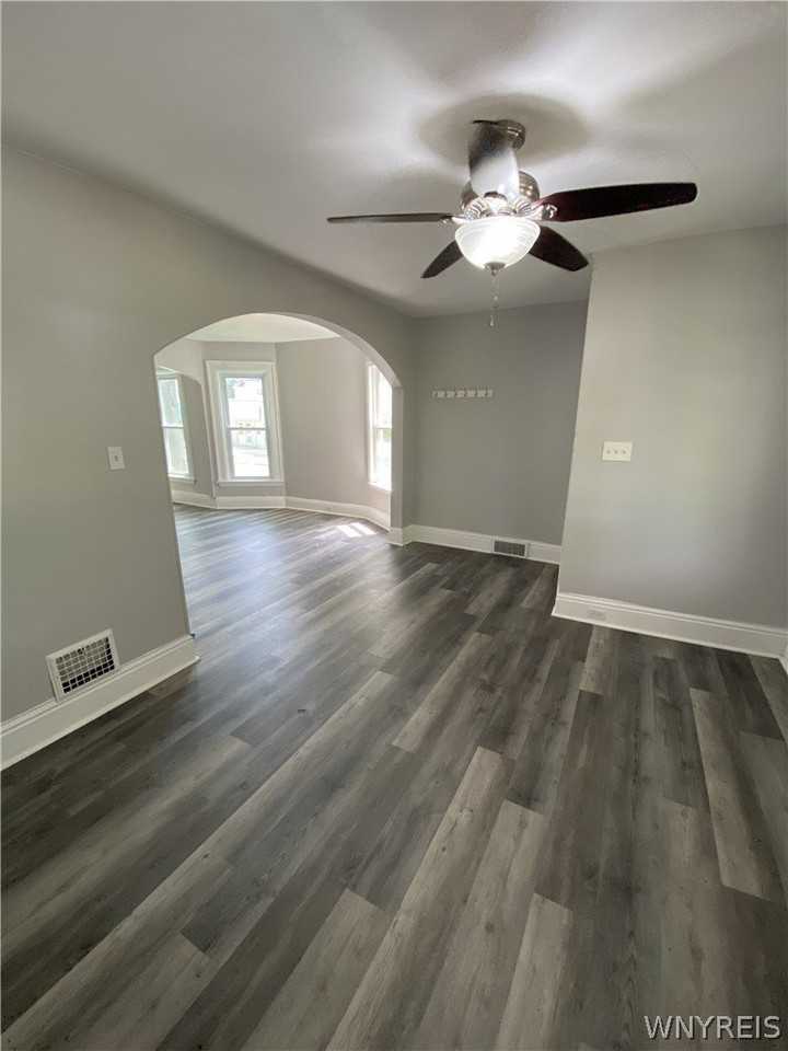 811 Columbus Pkwy - Photo 4 of 20