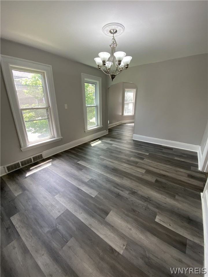 811 Columbus Pkwy - Photo 7 of 20