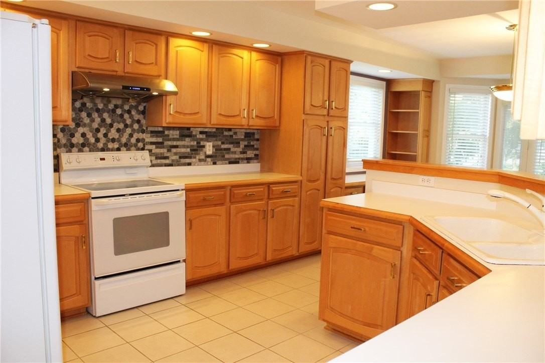 121 Brittany Cir - Photo 5 of 26