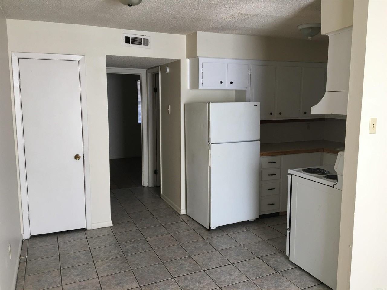5400 Stanley Dr #3 - Photo 3 of 6