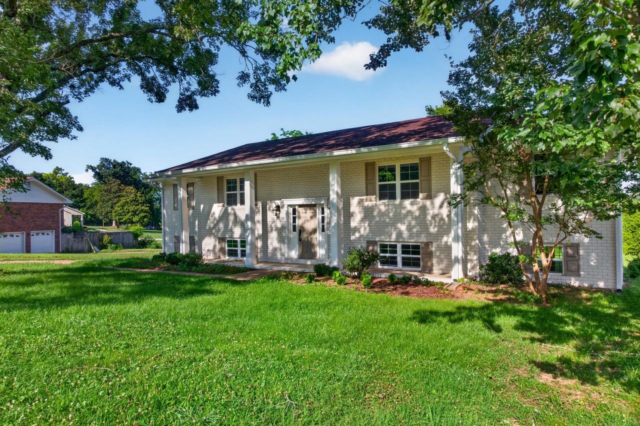 9512 Heathwood Dr - Photo 2 of 50