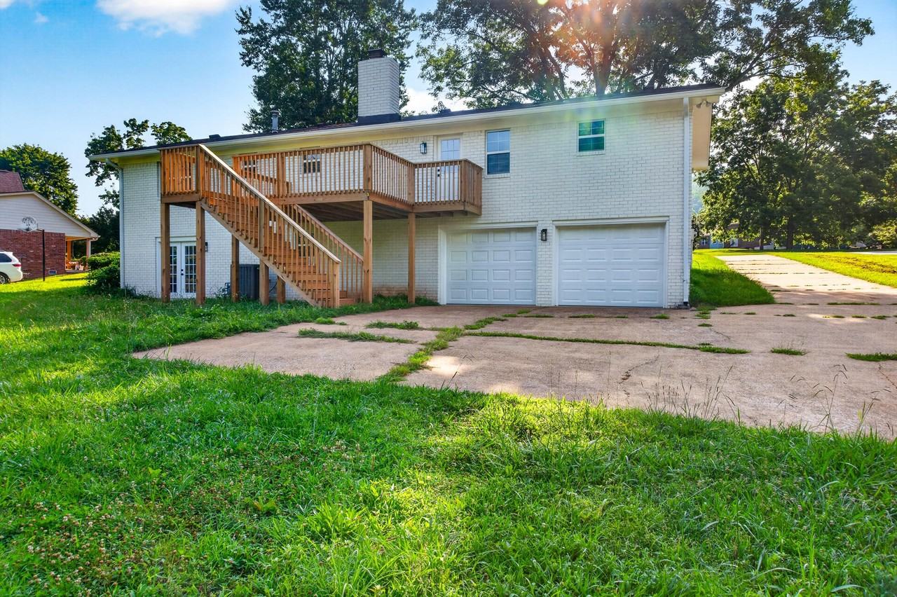 9512 Heathwood Dr - Photo 7 of 50