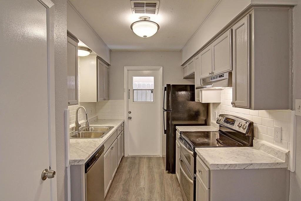 1947 Sean Dr - Photo 4 of 40