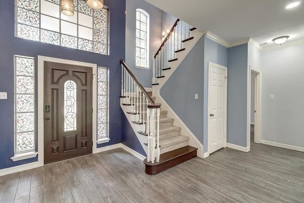 7810 Duchess St - Photo 3 of 39
