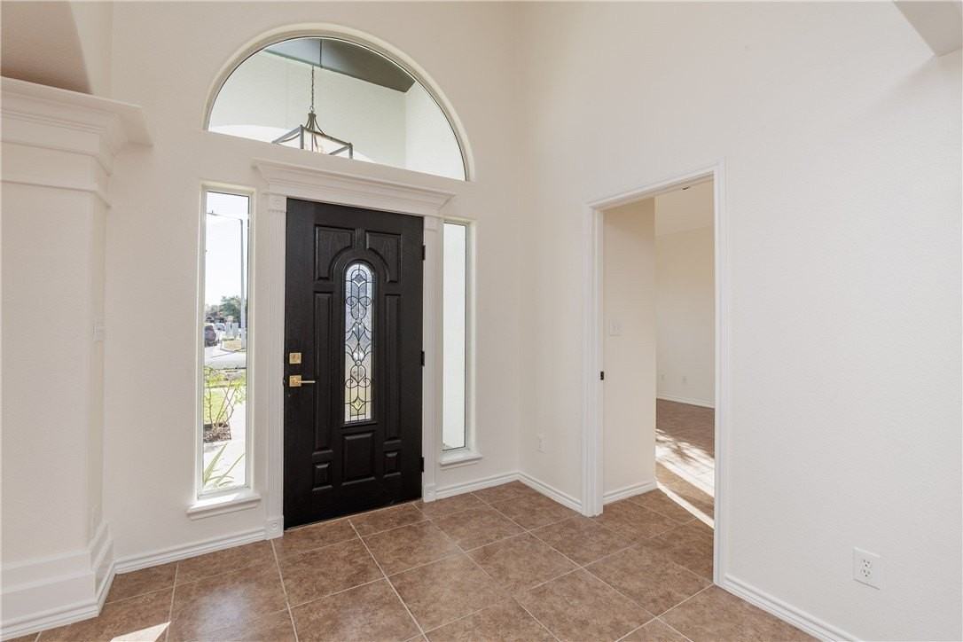 4025 Puget Sound Dr - Photo 2 of 40