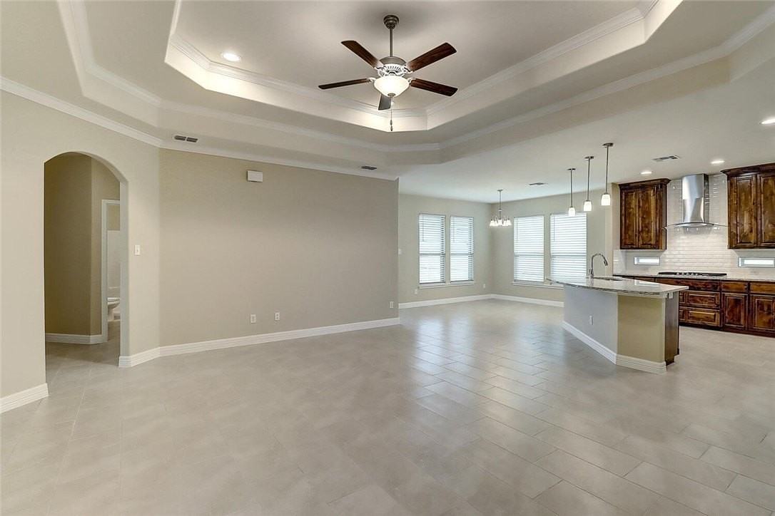 2202 Crystal Bay Dr - Photo 2 of 40