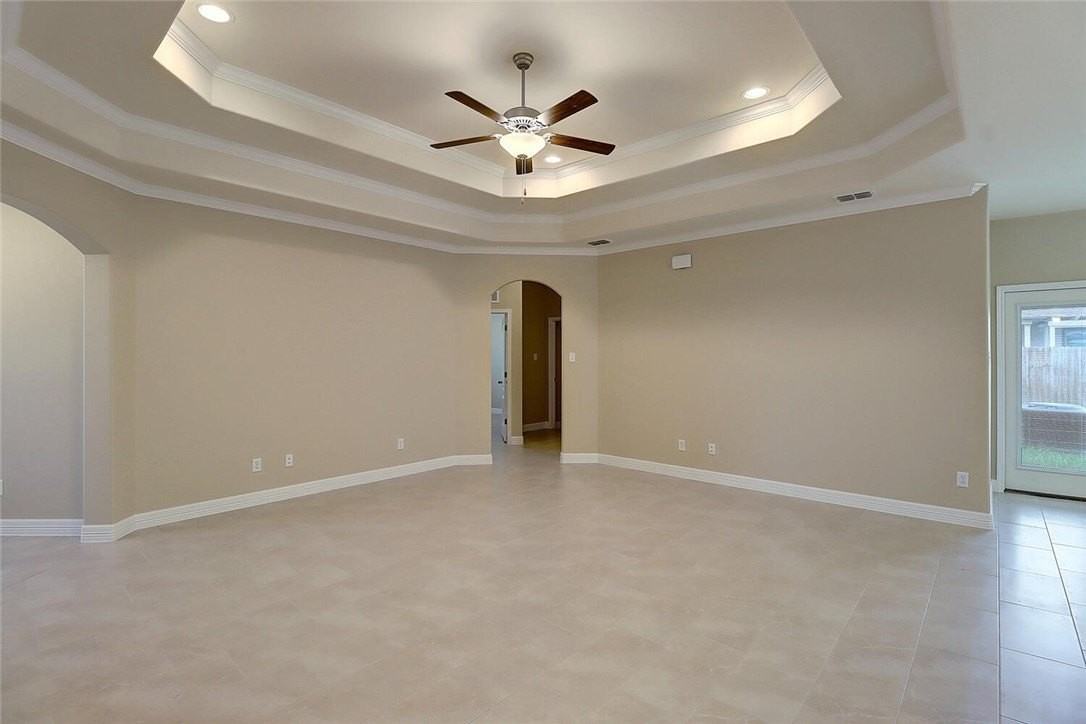 2202 Crystal Bay Dr - Photo 3 of 40