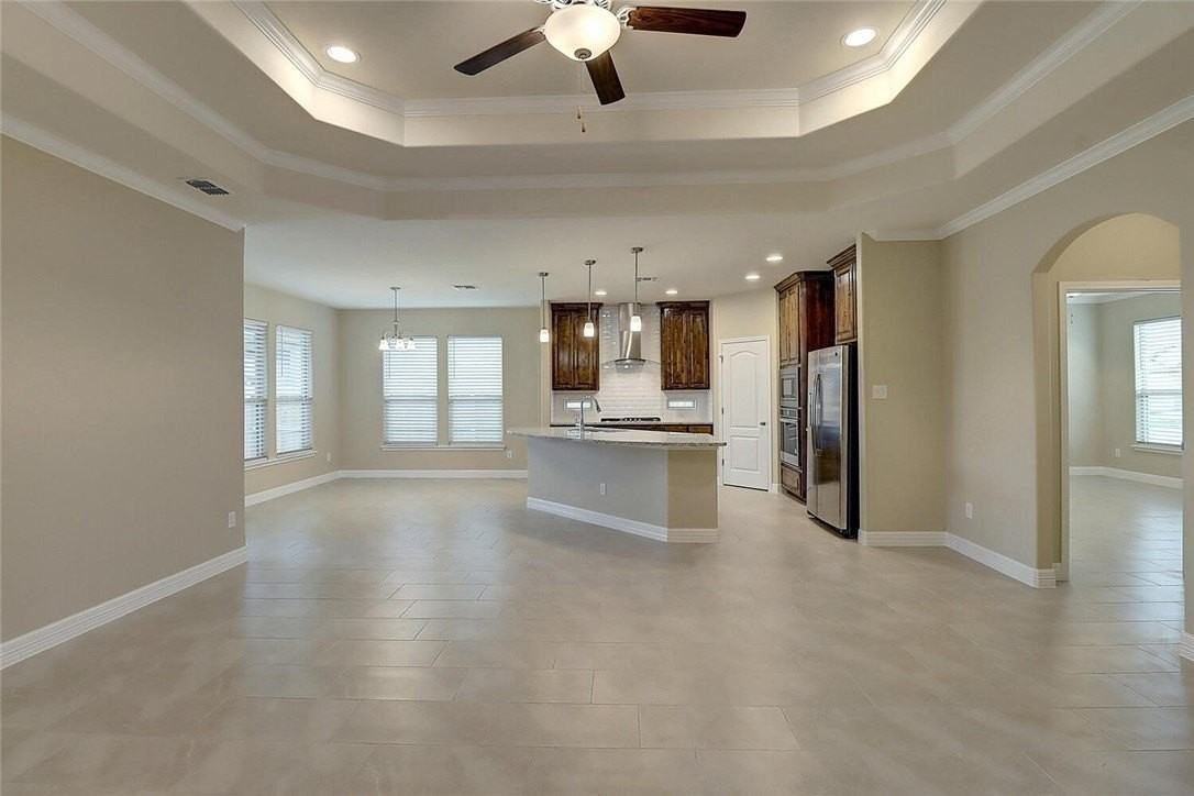 2202 Crystal Bay Dr - Photo 4 of 40