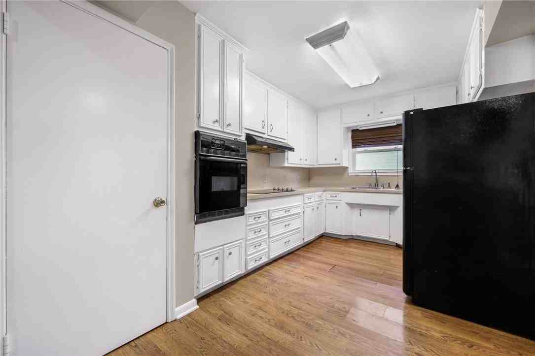 1226 Zarsky Dr - Photo 6 of 24