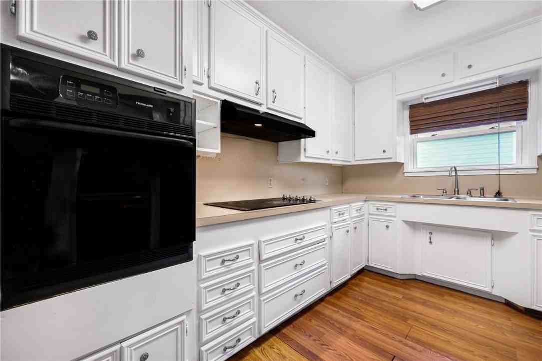 1226 Zarsky Dr - Photo 7 of 24