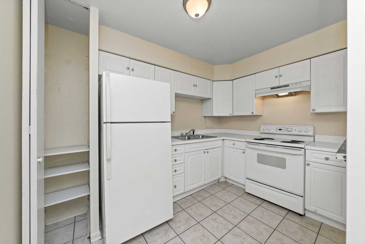 1446 N Dearborn St #C4 - Photo 4 of 8