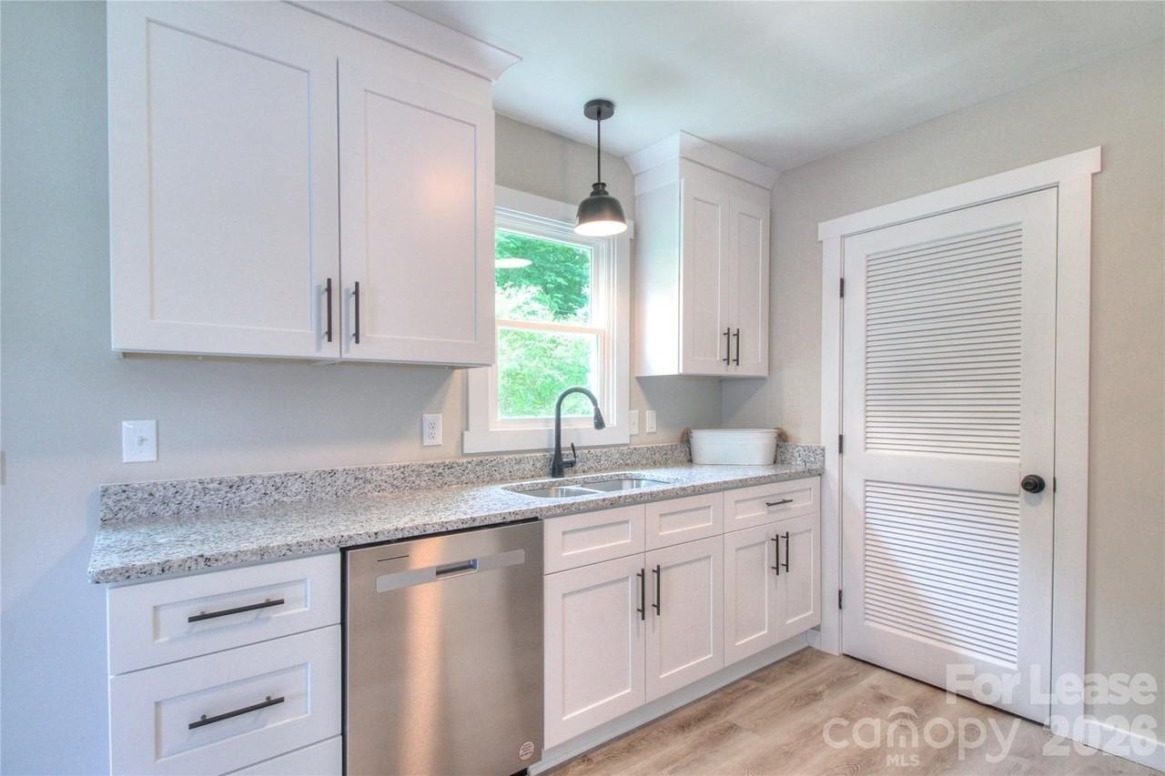 1016 Sharon Dr - Photo 4 of 21