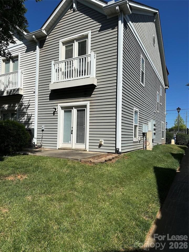 164 Parkwood Ave - Photo 2 of 16