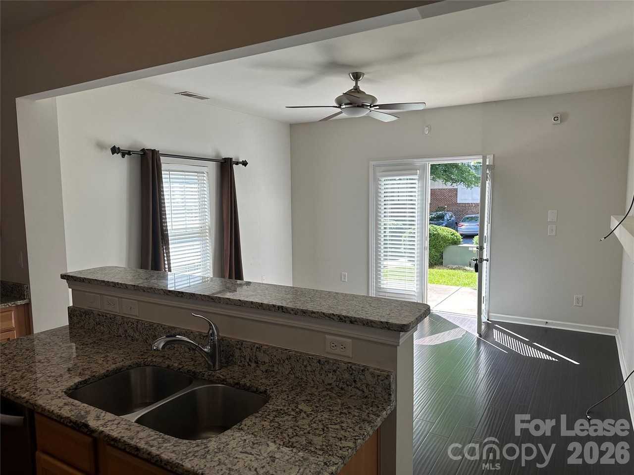 164 Parkwood Ave - Photo 4 of 16