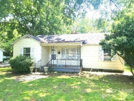 featured image of 206 N Cloudman St