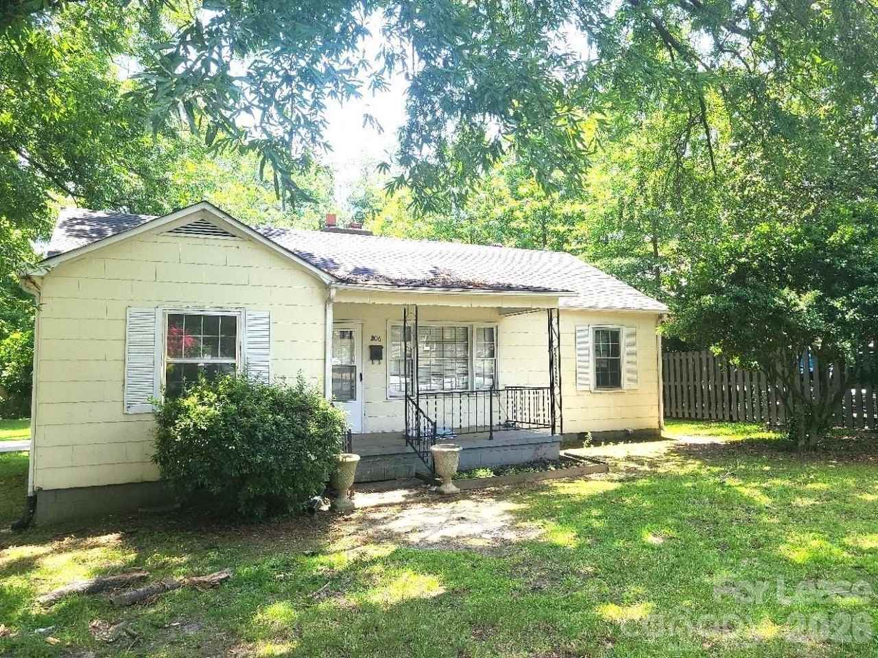 206 N Cloudman St - Photo 2 of 11