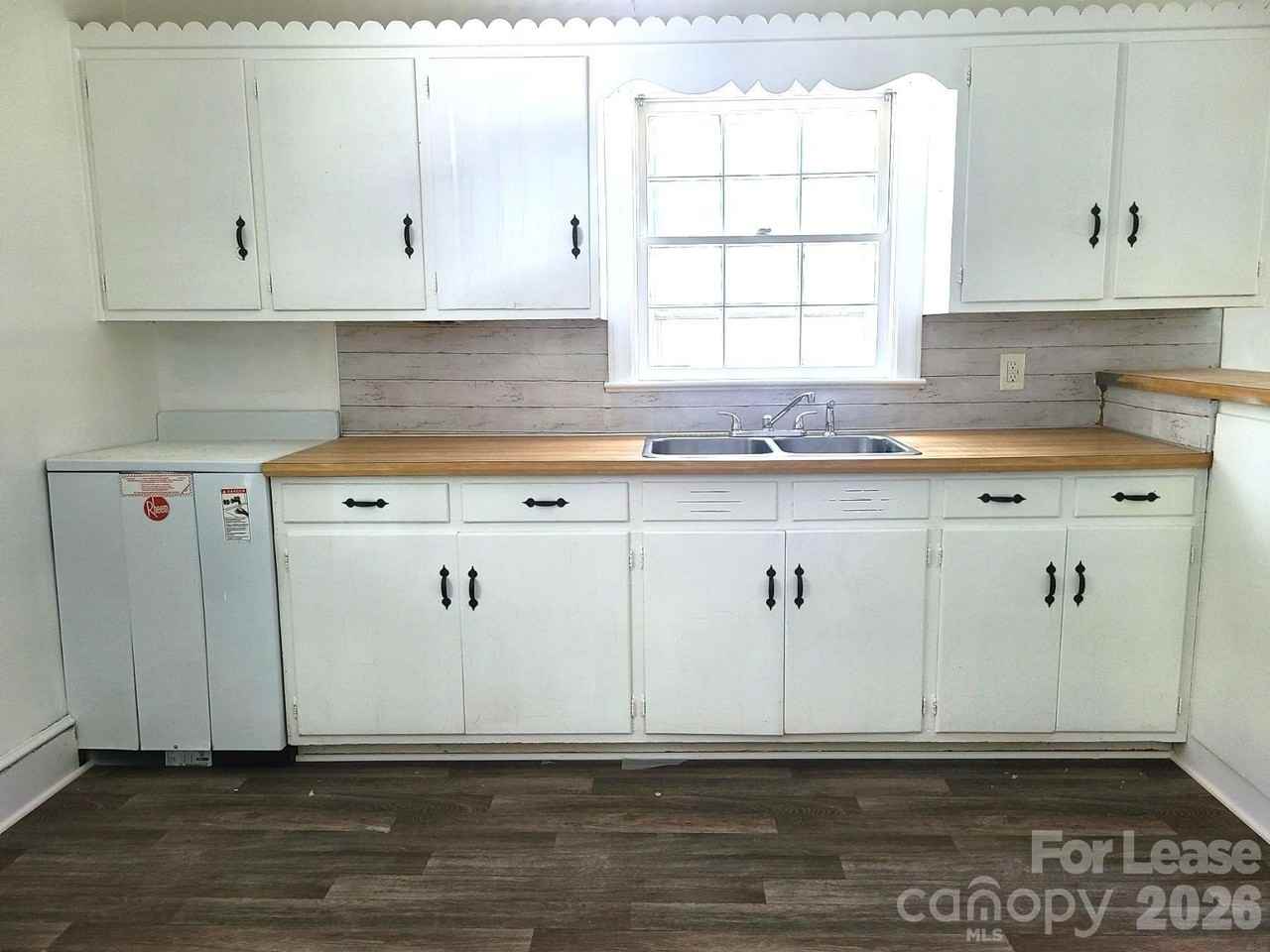 206 N Cloudman St - Photo 3 of 11