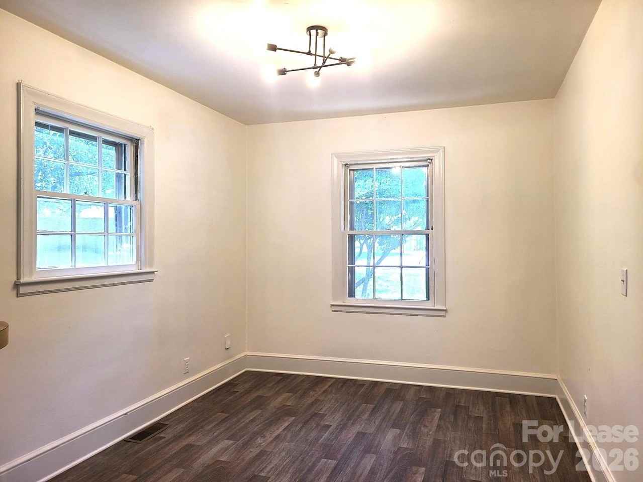 206 N Cloudman St - Photo 4 of 11