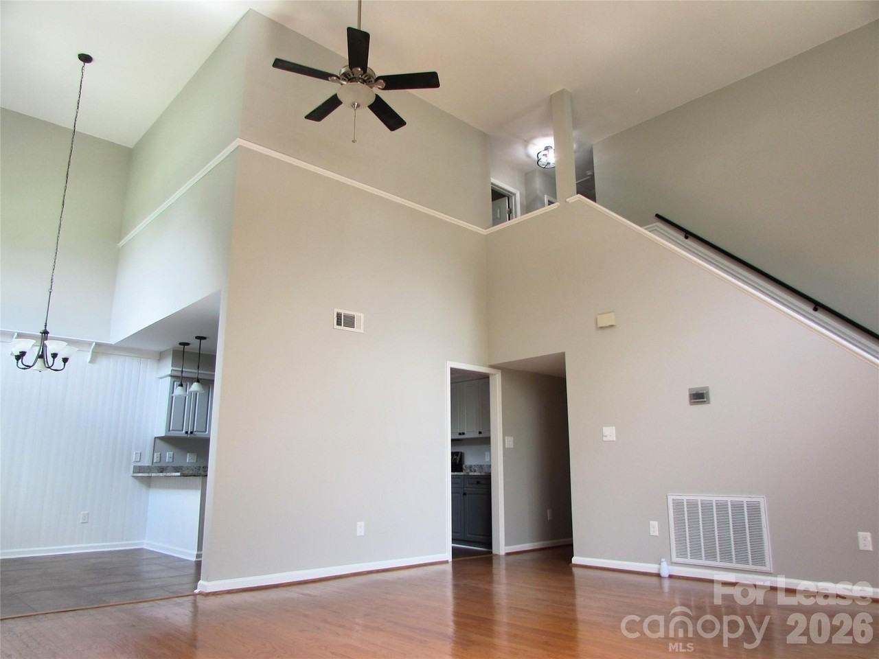 106 Yorkshire Dr - Photo 2 of 16
