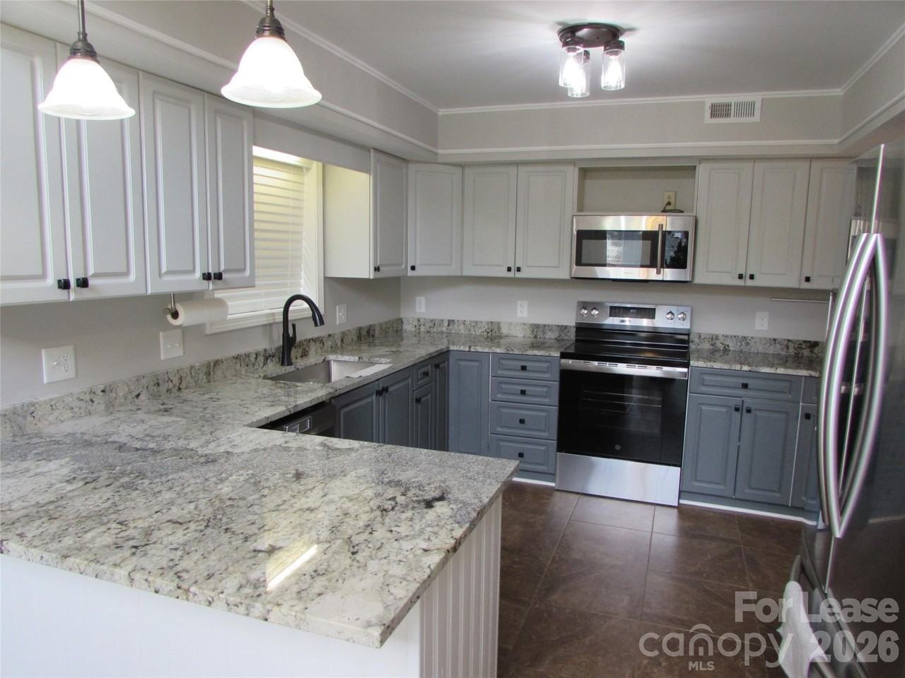 106 Yorkshire Dr - Photo 5 of 16