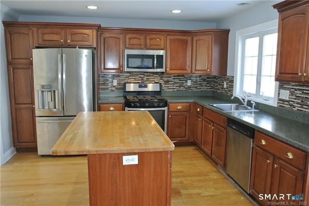 1260 Cutspring Rd #1260 - Photo 5 of 26
