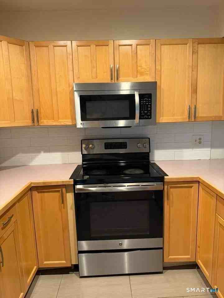 75 Leslie Rd #D - Photo 4 of 24