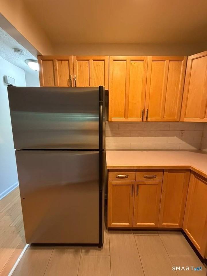 75 Leslie Rd #D - Photo 7 of 24