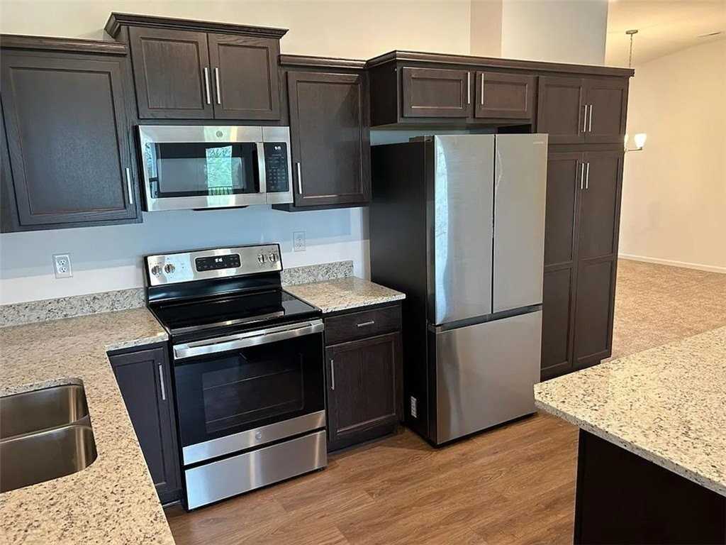 5239 Hazeltine Ln - Photo 3 of 24