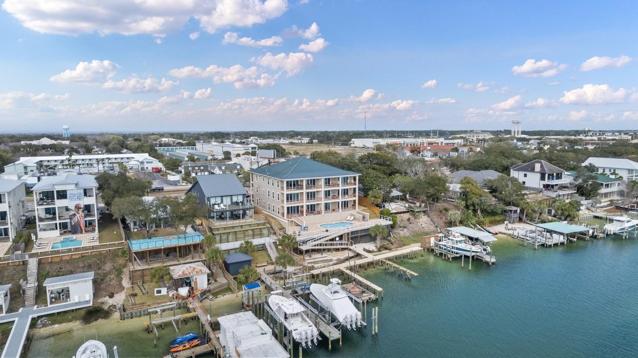 724 Harbor Blvd #202 - Photo 3 of 39