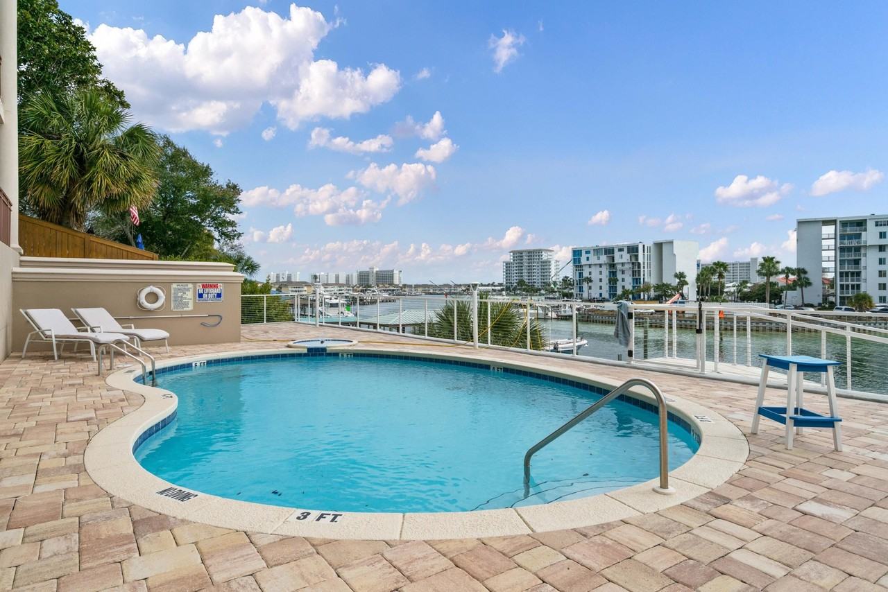 724 Harbor Blvd #202 - Photo 7 of 39