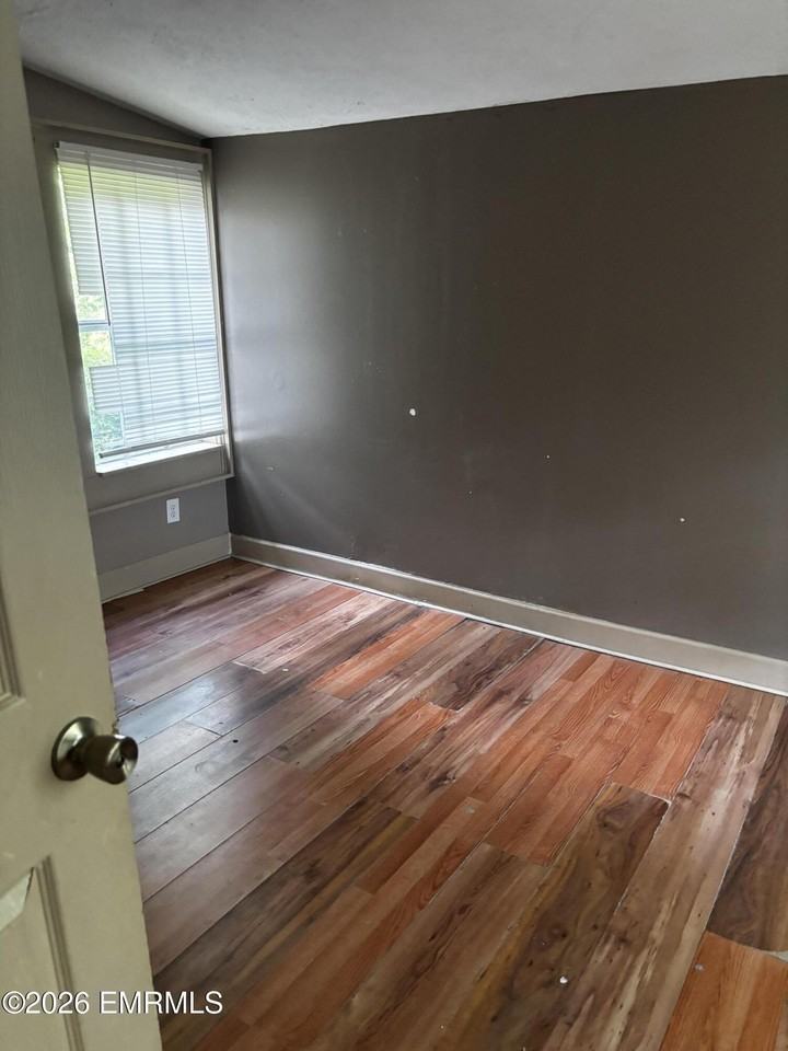 2122 26th Ave - Photo 2 of 5