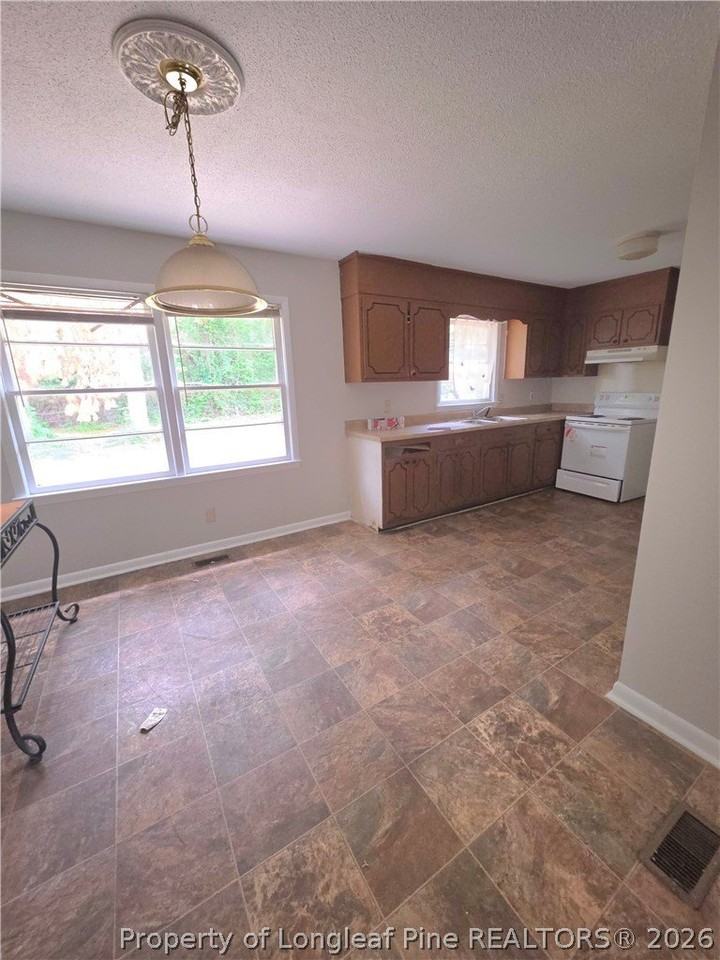 434 Homestead Dr - Photo 5 of 14