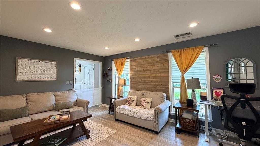 100 Taylors Spring Ct - Photo 5 of 22