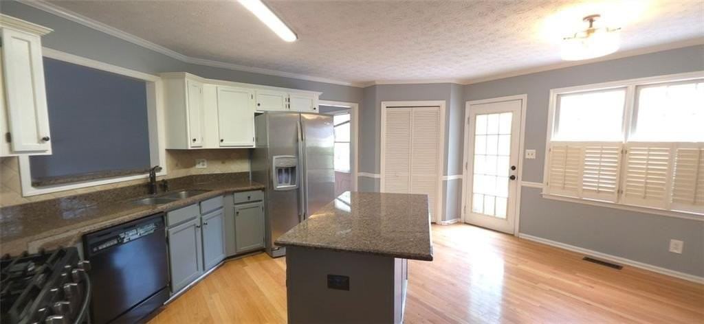 736 Jamie Way Ne - Photo 7 of 24