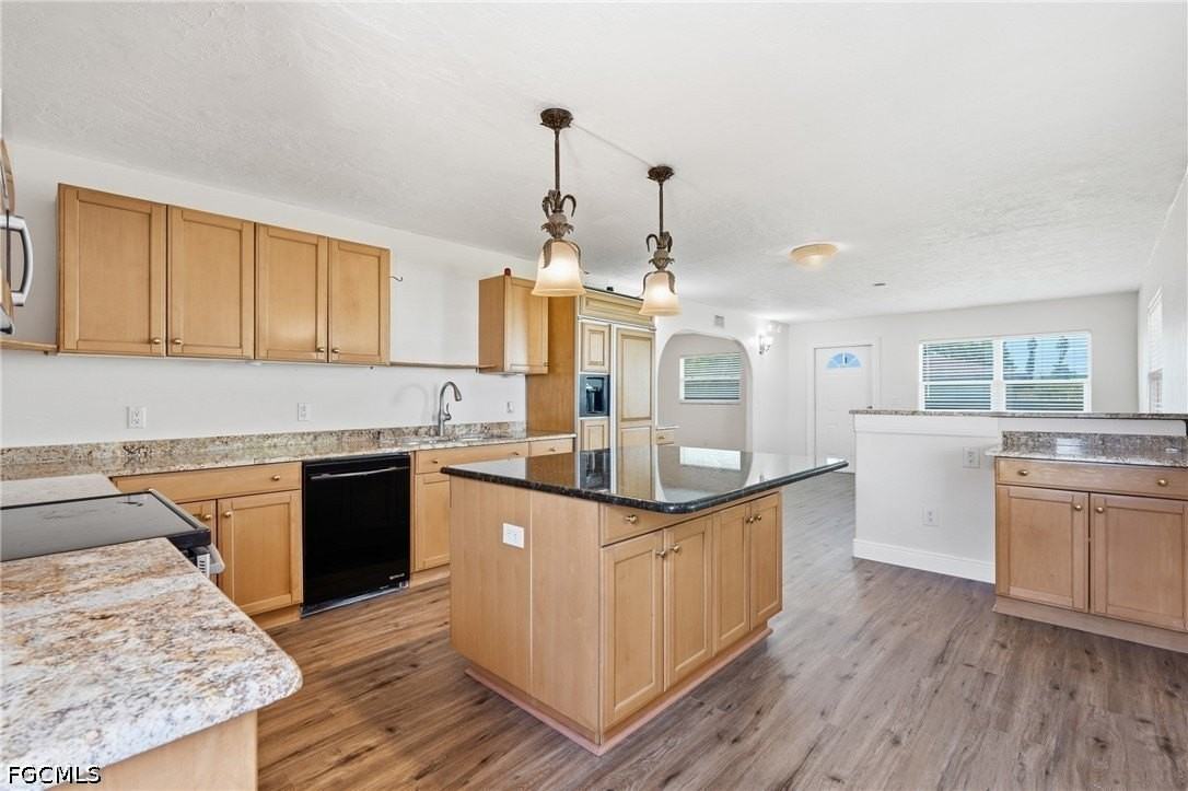 2342 Barden St - Photo 4 of 33